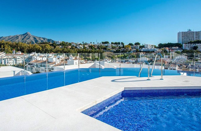 3 Bed Apart Nueva Andalucia 5 min drive to Banus