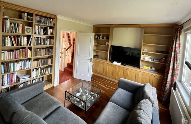 3 bed family home Central London river front with Premier League soccer tickets