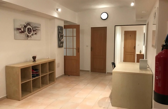 3 Bed Flat - Sleeps 6 - Smoking - Parking - Wifi