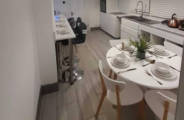 3-Bed House in London self-contained in Ladywell