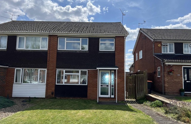 3-Bed House - Sleeps 5 with free on street parking
