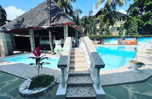 3 Bed Villa - Sleeps 6 - Wifi - Parking