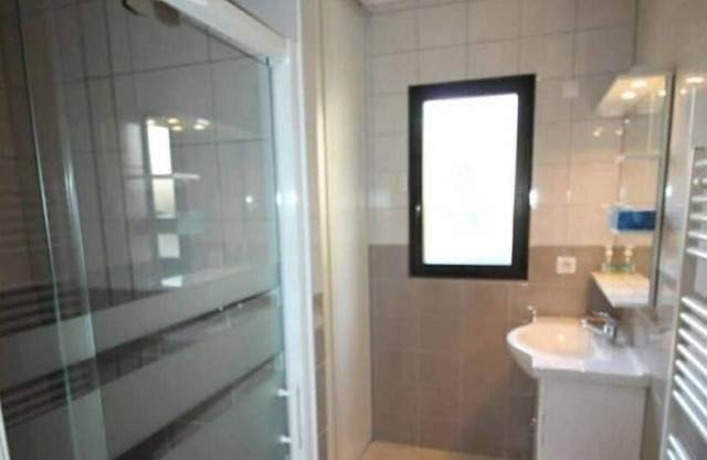 3-bedroom house for up to 7 people with swimming pool