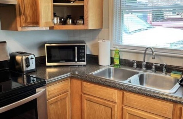 3 bedroom 2 bath dog friendly home