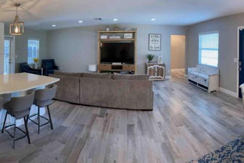 3 bedroom 2 bath with hot tub, game room and boat slip