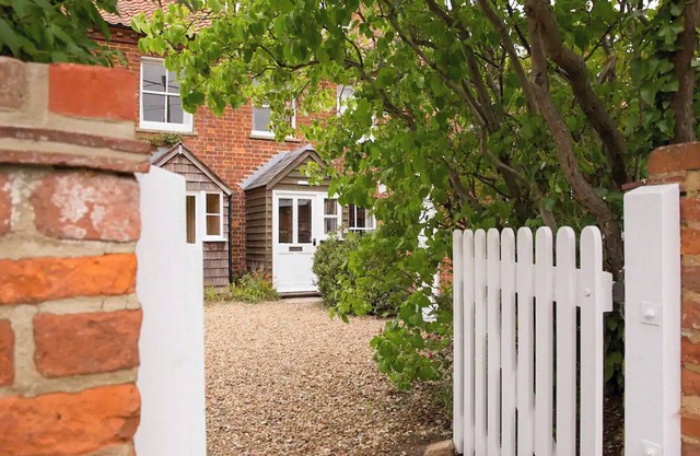 3 bedroom accommodation in Brancaster Staithe
