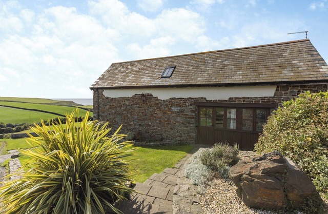 3 bedroom accommodation in Hartland Point