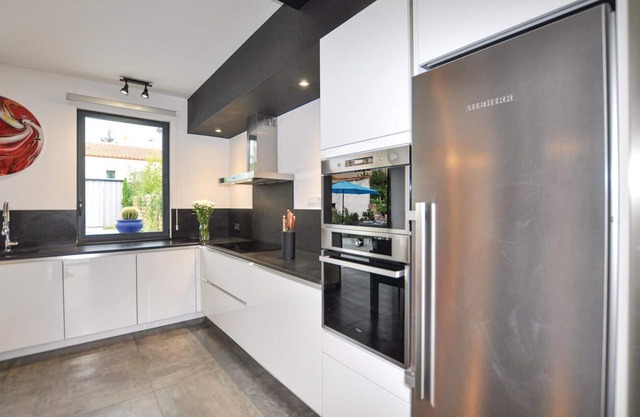 3 bedroom accommodation in Marquixanes