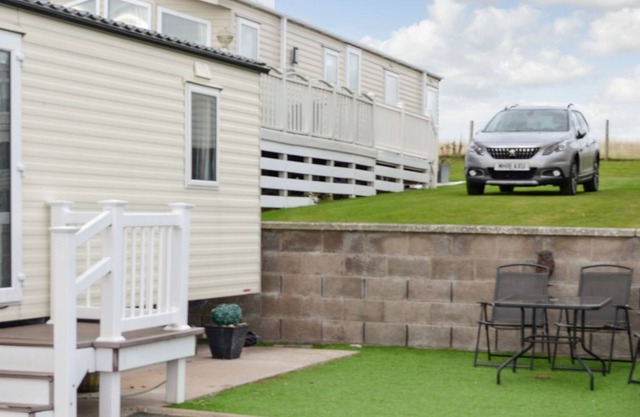3 bedroom accommodation in Sandyhills