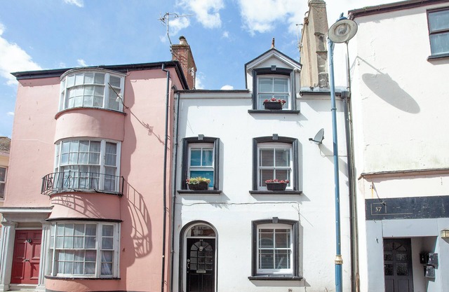 3 bedroom accommodation in Teignmouth
