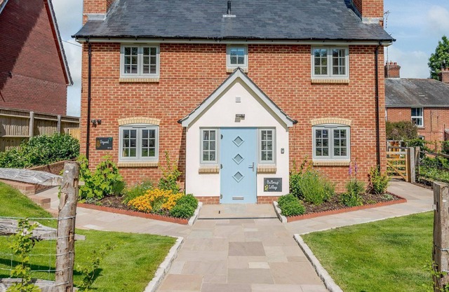 3 bedroom accommodation in Redlynch, near Salisbury