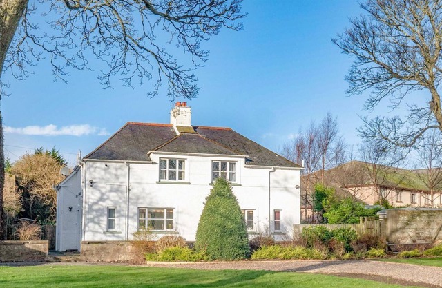 3 bedroom accommodation in Montrose