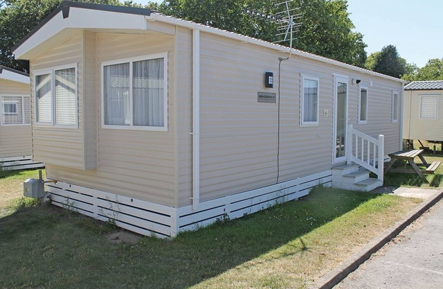3 bedroom accommodation in St. Leonards, Ringwood