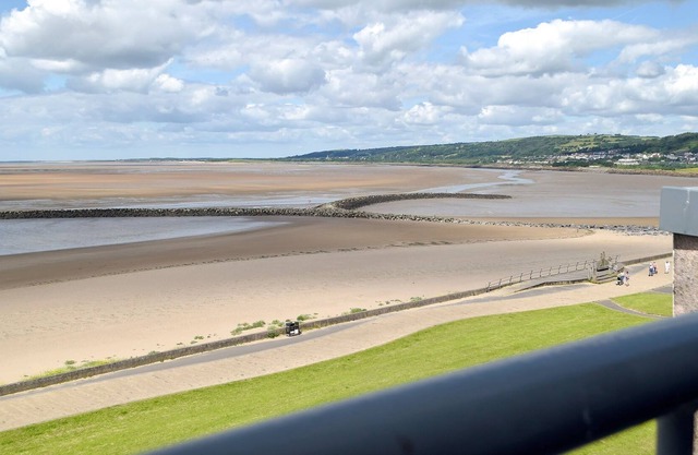 3 bedroom accommodation in Llanelli