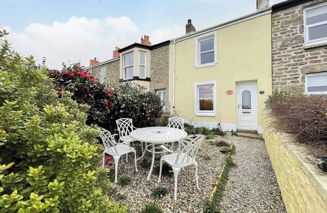 3 bedroom accommodation in St. Just