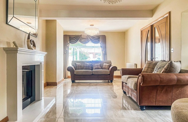 3 bedroom accommodation in Swansea