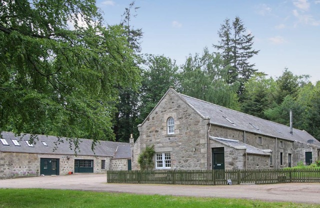 3 bedroom accommodation in Glenkindie, near Alford