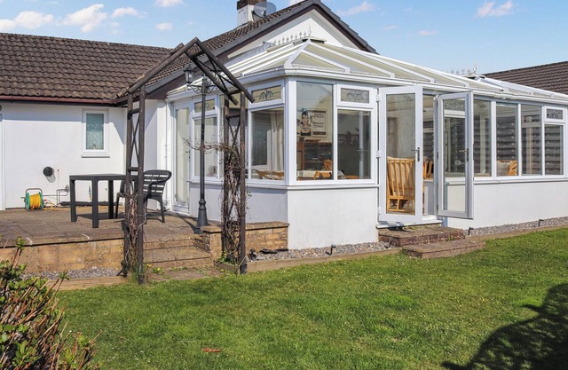3 bedroom accommodation in Peniel
