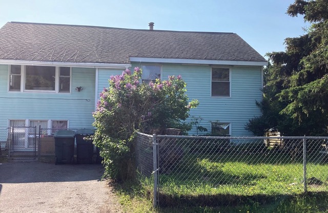3-bedroom apartment in peaceful Anchorage with WiFi & private yard