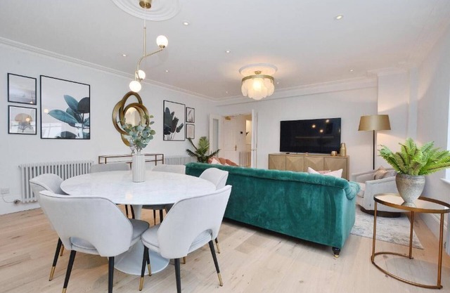 3 bedroom apartment in the heart of Kensington