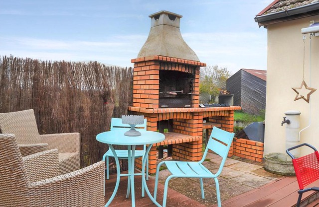 3 Bedroom Awesome Apartment In Autun