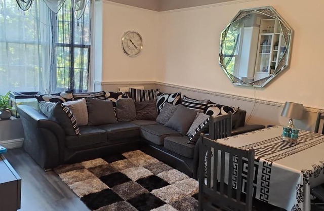 3 bedroom Brixton Apartment