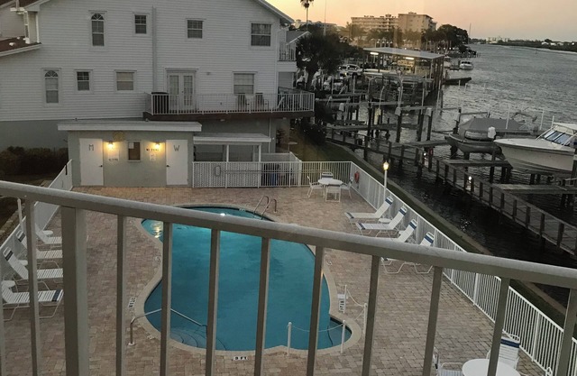 3-bedroom condo in terrific Indian Shores beach sleeps 8. 30day minimum.