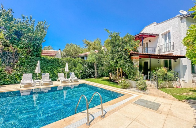 3 bedroom detached villa with private swimming pool
