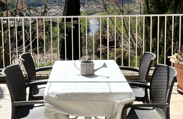 3-bedroom gîte with swimming pool and view of the Orb valley