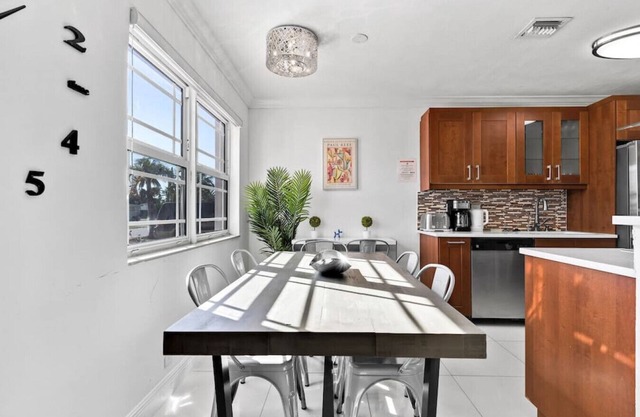 3-Bedroom Glamour: Iconic Hollywood Pool Home