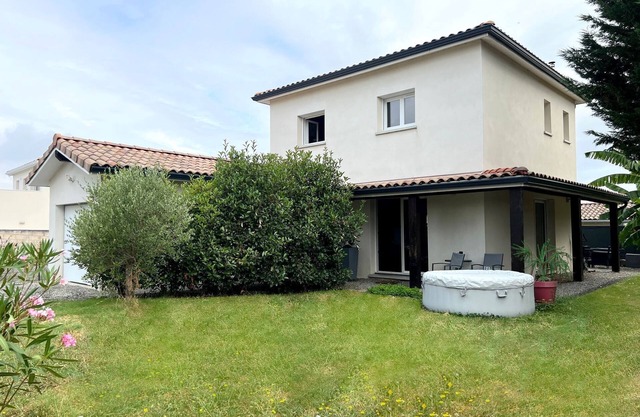 3-bedroom house with jacuzzi