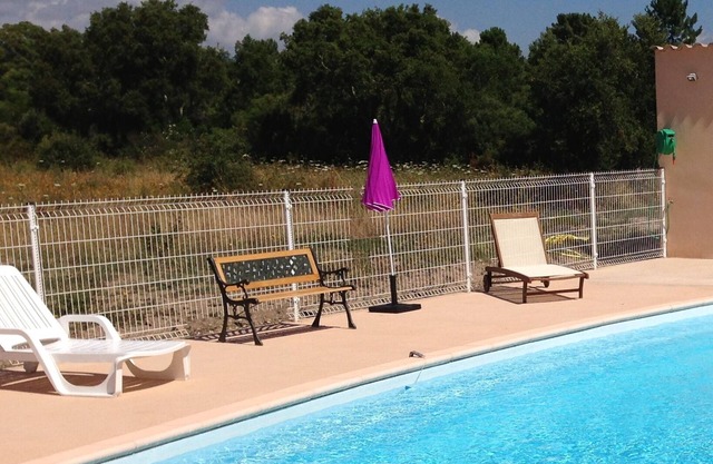 3 bedroom house, beach 5 min away, shared swimming pool, garden