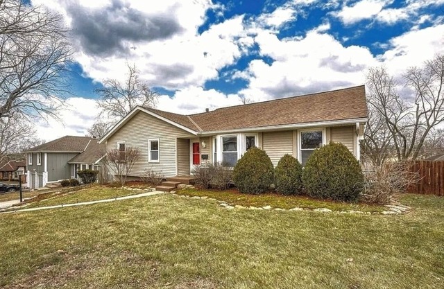 3-bedroom house in charming Lenexa Book now