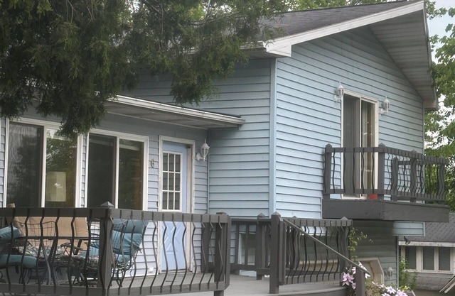3-bedroom house in fantastic Crystal with WiFi, AC