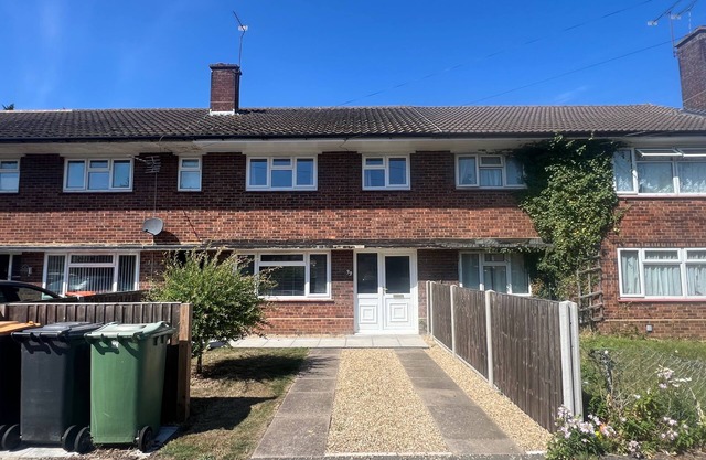 3 Bedroom House - Sleeps 5 & Free Parking