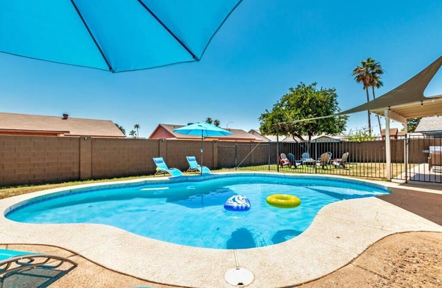 3 bedroom large house with shining pool