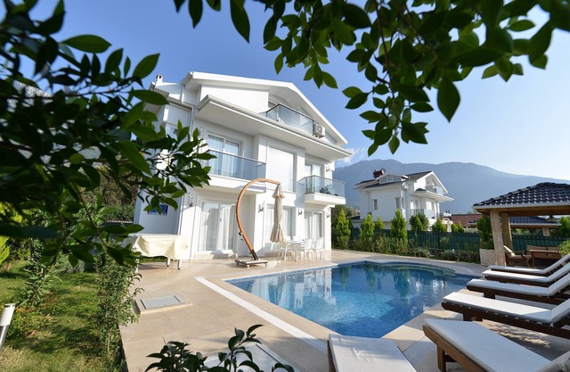 3 bedroom luxury villa city C
