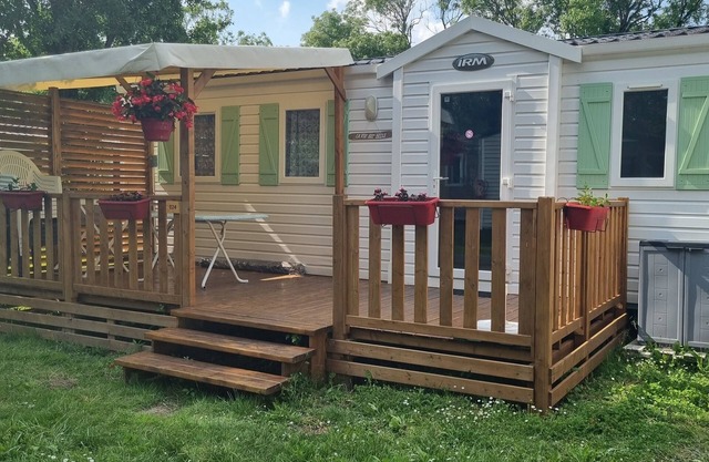 3-bedroom mobile home. La Vie est Belle. Close to the sea.