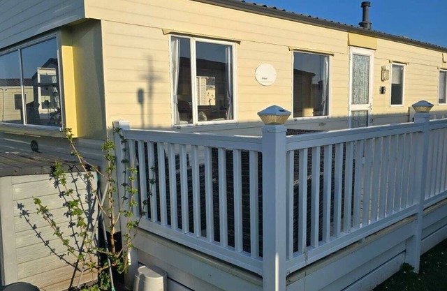 3 Bedroom Park Home Sleeps 8 At Robin Hood Rhyl