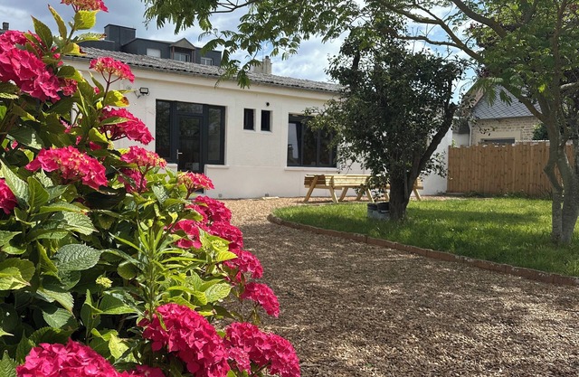 3-bedroom seaside house with garden and parking. Pets welcome.