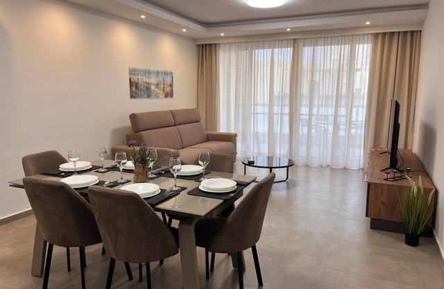3 Bedroom Seaside Luxury Apartment with A/Cs, Wifi and Seaview in St Paul's Bay
