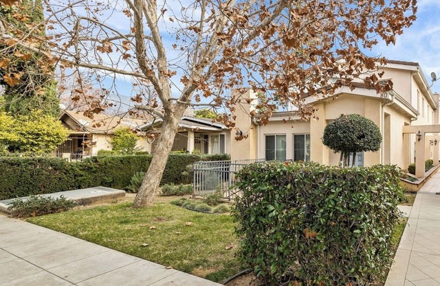 3-Bedroom Townhome In Fantastic Pasadena With Free WiFi, AC, 2-Car Garage