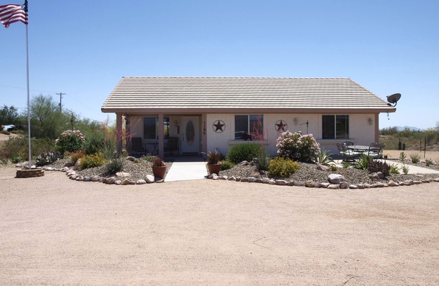 3-bedroom vacation home near Lost Dutchman State Park