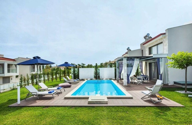 3-Bedroom Villa w/Pool & Garden – Near Beach