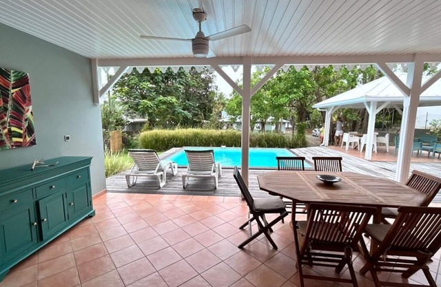 3 bedroom villa with pool on the edge of Diamond Beach