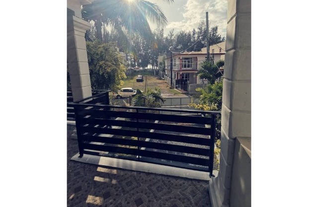 3 bedrooms houserental Seaview less than 30 secondes walk to the beach