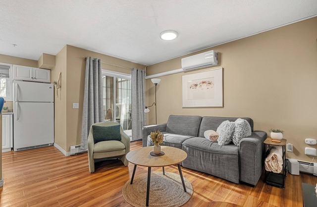 3 Beds (Queen) Free Underground Parking, AC, Riverwalk, Saddledome, 2 bedrooms