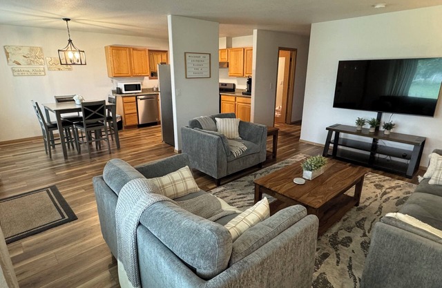 3 BR, 2 BA Soldotna House Close to the Kenai River with WiFi and Chest Freezer!