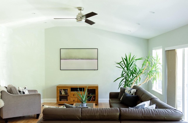 3 BR 2 bath w/HOT TUB on private mountain view balcony & AC.