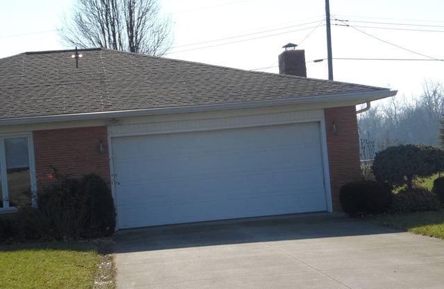 3 br country home close to town with hot tub